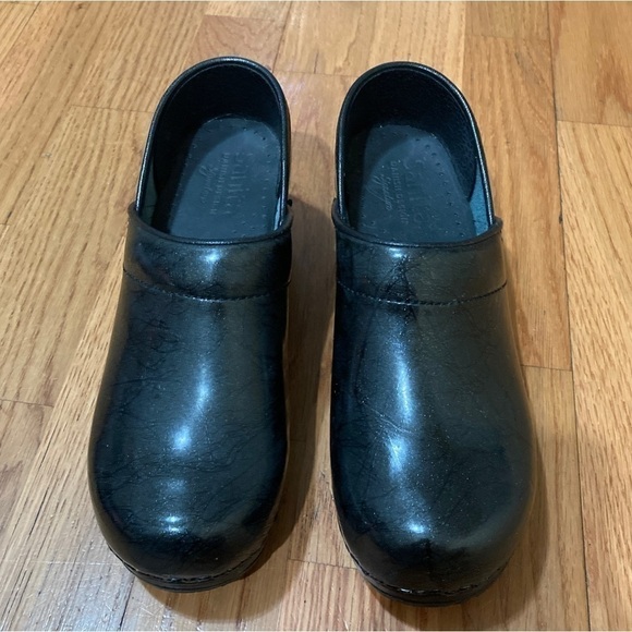 6 SANITA Pro Patent clogs. Great for nurses or someone on their feet a lot - Picture 1 of 13